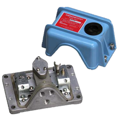 Model 368 pneumatic vibration switch